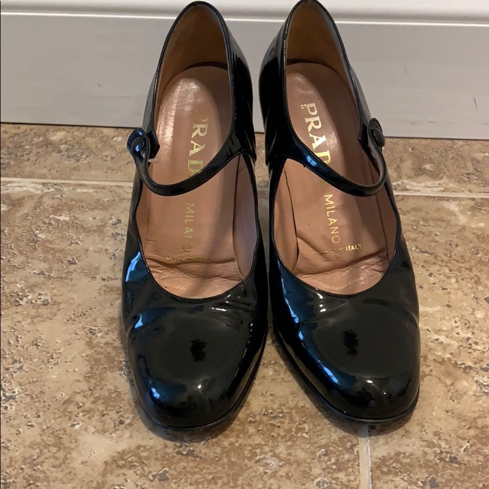 Prada pumps patent leather
